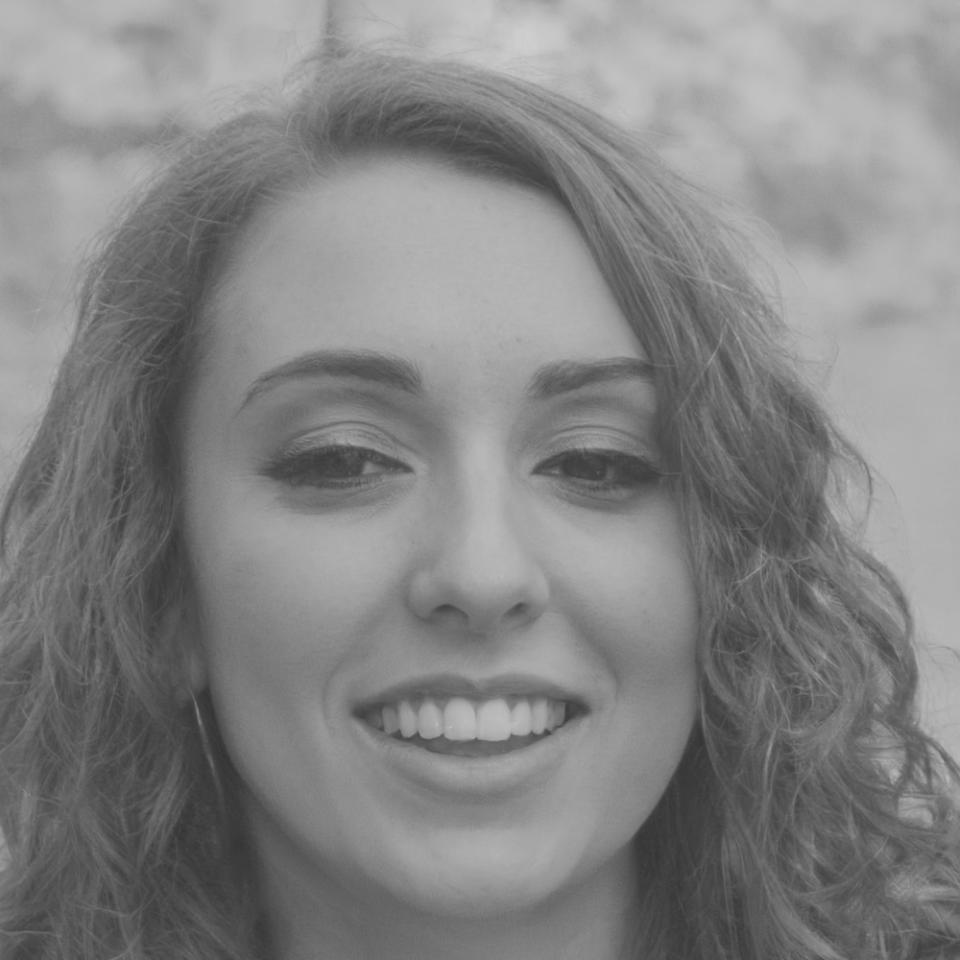 Prof. Dr. Sarah Müller, Expertin für Finanzanalyse